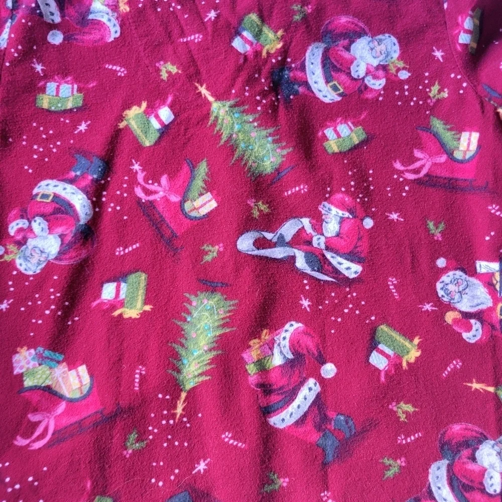 Wonders Holiday Sleepwear Set.